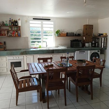 Bas De Villa Vue Mer Avec Deux Chambres Grand-Bourg  Eksteriør billede